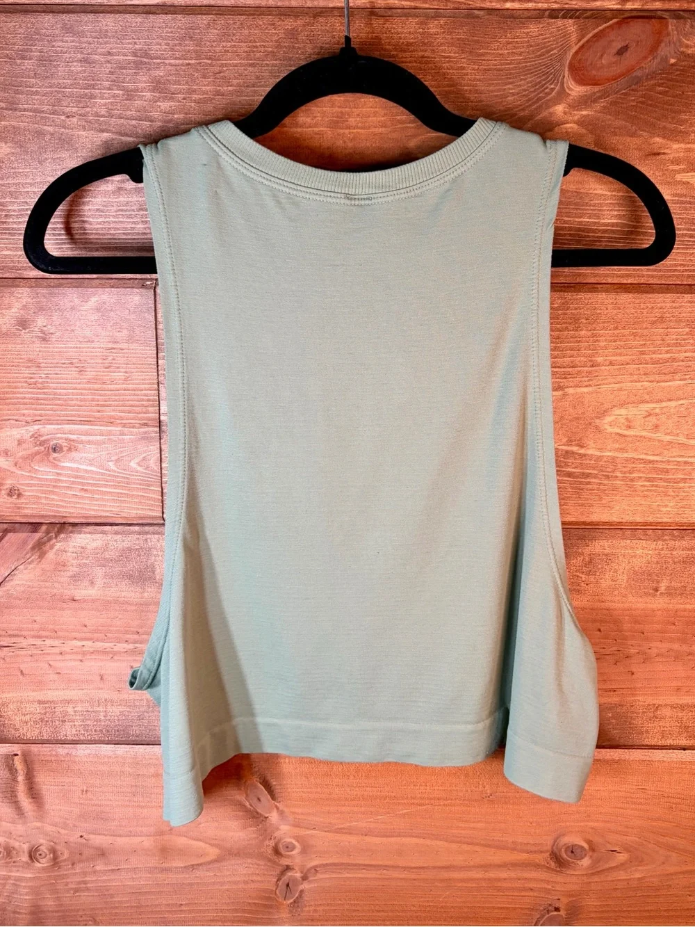 avocado Sage Green Cropped Muscle Yoga Layering Tank Size Small / Medium 💕🖤 - Picture 3 of 5